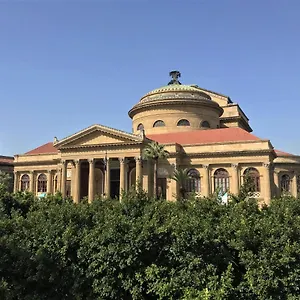 Porta Maqueda 2*, Palermo Włochy